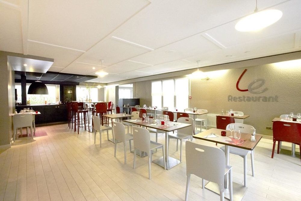 Campanile Avallon Sauvigny-le-Bois Restaurant bilde